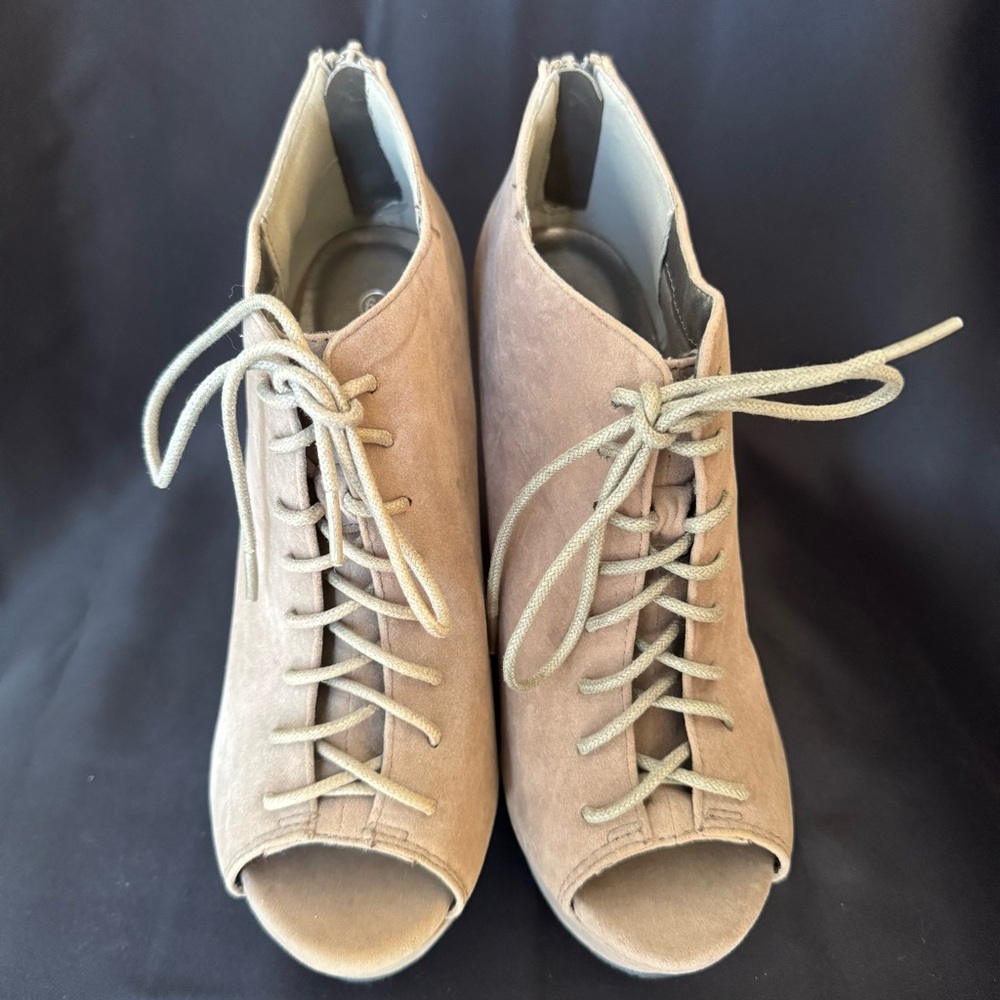 Delicacy Stylish Gray Peep-Toe Laced Wedges